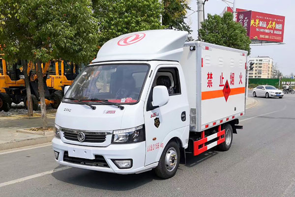 东风途逸易燃气体厢式运输车(3.1米)(国六)