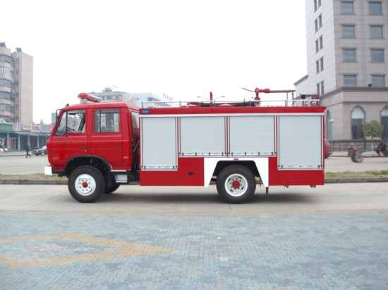 东风145水罐泡沫消防车（5吨）