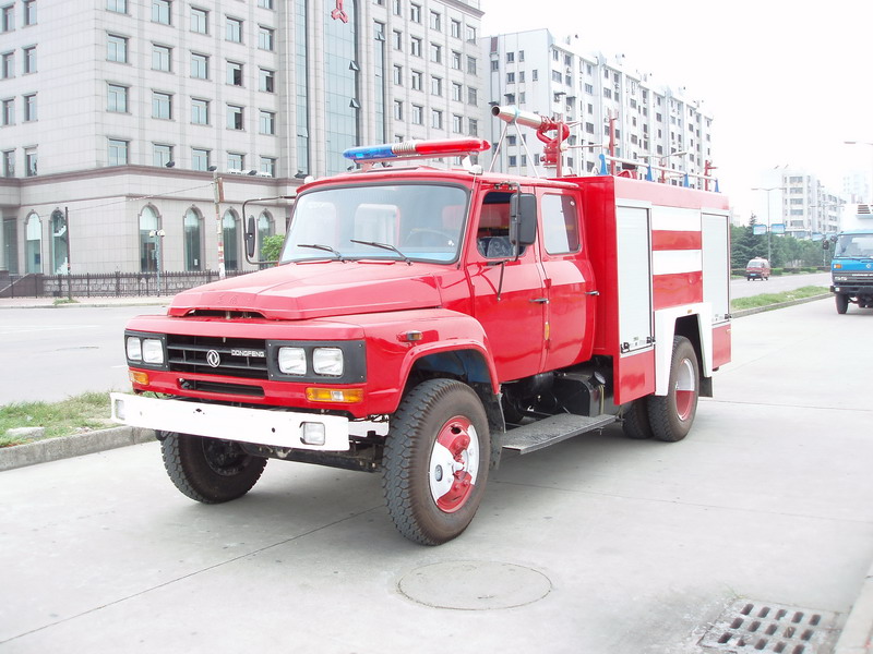 东风140水罐泡沫消防车（3.5）吨